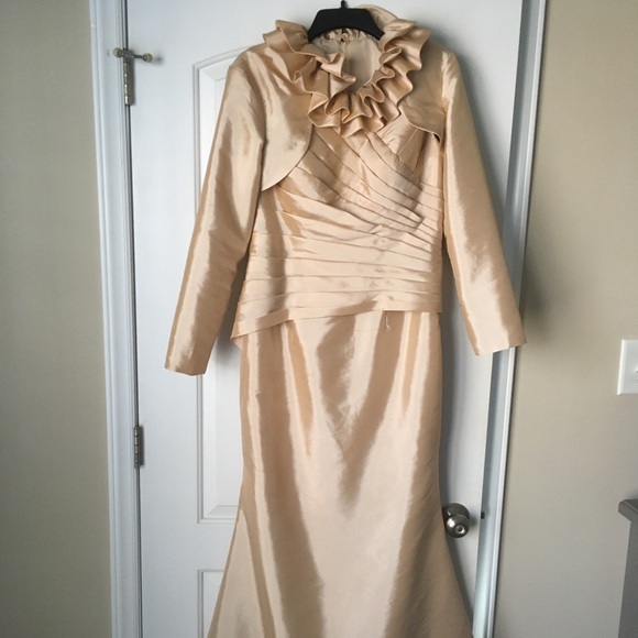 Formal Dress - Picture 1 of 3